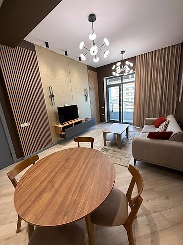 berde: Ağ Şəhərdə studio tipli 2 otaqlı mənzil kirayə verilir. - Ümumi sahə — 4