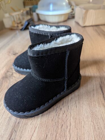 магазин национальной одежды бишкек: Детские зимние угги/сапожки. На размер 15,5 по стельке будут свободно