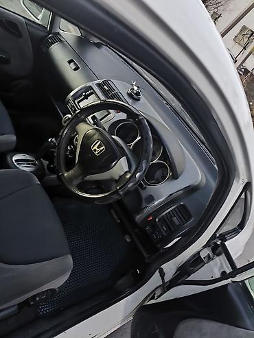 Honda: Honda Fit: 2004 г., 1.3 л, Вариатор, Бензин, Хэтчбэк — 6