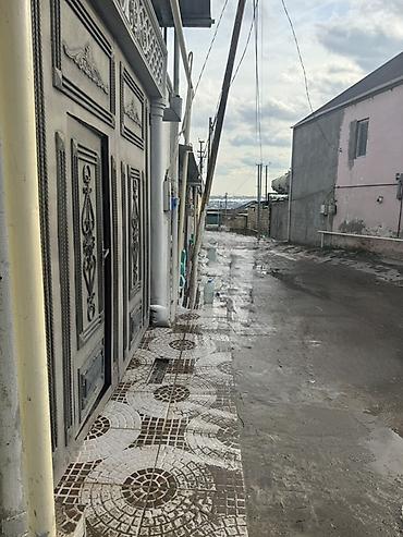 Həyət evləri və villaların satışı: Ev Binəqədi tam mərkəzdə avtobus yolunan 20 metr mesafede — 2