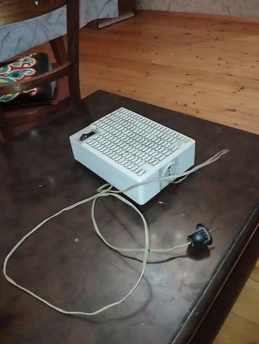 Köhnə tip elektrikli ventilyator/qızdırıcı korpuslu masaüstü cihaz