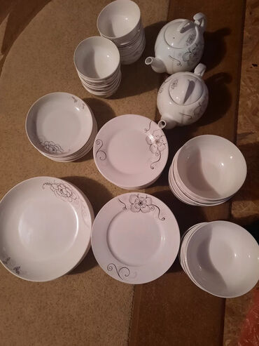 пластик посуда: Посуда 12шт тарелька,6шт плофница,24шт чыны,24 шт пияла,2шт