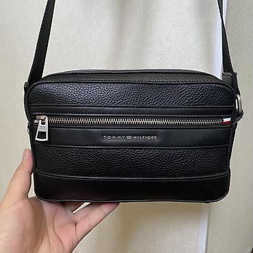 барсетки б у: Барсетка, Tommy Hilfiger, Материал: Экокожа, Застежка на молнии, Оригинал, Регулируемый ремень, Б/у — 1