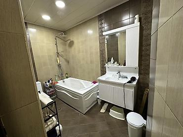 razinde evlər: Bakı, Bakıxanov qəs., 1 otaqlı, Köhnə tikili, m. Neftçilər, 42 kv. m — 1