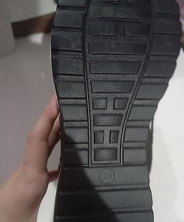 qış botinkaları: Qara rəngli qadın botları – “Fashion Sports Shoes” loqolu - Model — 3