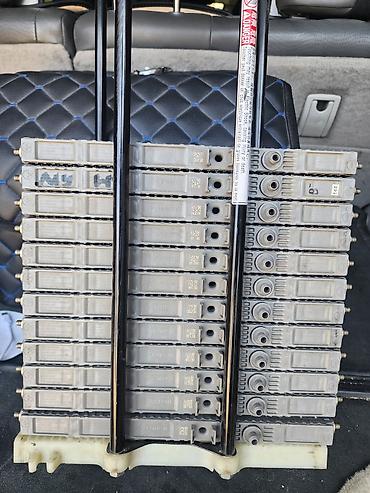 santafe 2010: Prius 30 kuzanın batarekaları üstən çıxma orginaı tək 30 azn 10 — 5