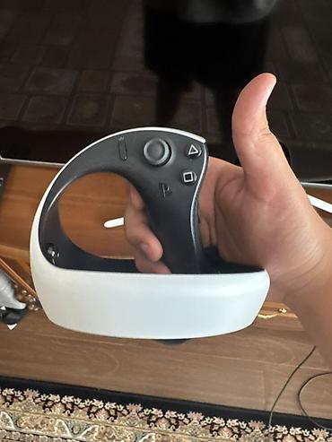 ps5 oyunu: Məhsul: PlayStation VR2 virtual reallıq başlığı və Sense nəzarətçiləri — 5