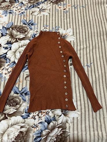 Брючные костюмы: Женские вещи набором: 1) Двойка бордового цвета из мягкого трикотажа — 9