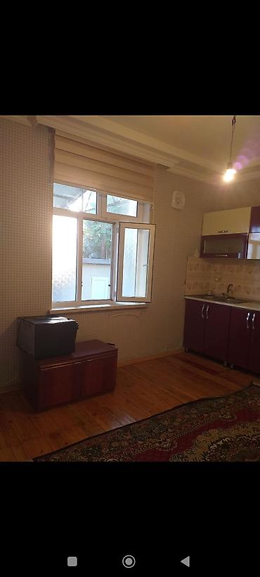 Uzunmüddətli kirayə mənzillər: Həyətyanı torpaq sahəsi 1 hektardır. Həyətdə bir böyük tövlə, 3 dam, 1 — 1