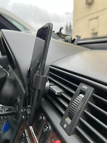 zaslonka nedir: Avtomobil üçün hava çıxışına taxılan telefon tutacağı. Stokda cəmi — 8