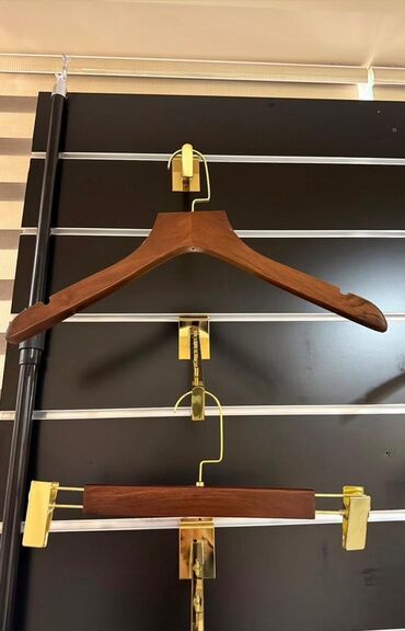 Mağaza asılqanları: Məhsul: Asılqan və aksesuar asqı dəsti Təsvir: - Fərqli modellərdə — 8