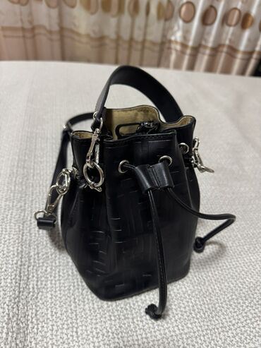 Другая женская одежда: Набор женской одежды (4 позиции) 1) Белый кроп-топ с длинным рукавом — 8