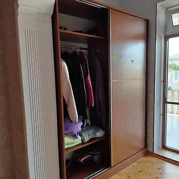paltar skaflari: Sürgülü qapılı qarderob şkafı - Material: taxta/laminat, metal sürgü — 3