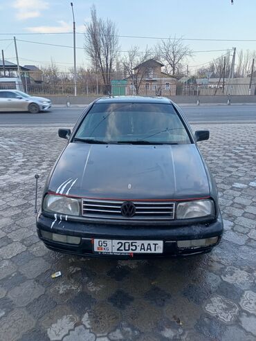 Volkswagen: Volkswagen Vento: 1992 г., 1.8 л, Механика, Бензин, Седан