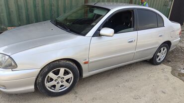 Toyota: Toyota Avensis: 2002 г., 1.8 л, Механика, Бензин, Седан