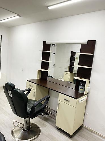 Salon, tibbi mebel: Genclikde m/s 5 dq mesafede yerlesen kişi salonuna tecrubeli berber — 2