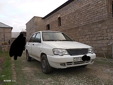 1 9 tdi: Ağ rəngli sedan, şəhərdaxili sürüş üçün praktik və qənaətcil — 8