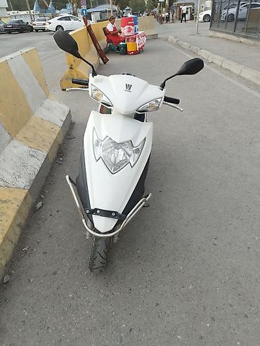 Скутер W Moto (Viper) бело‑черный - Кузов: пластиковый обтекатель