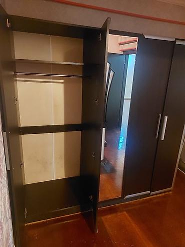 tibbi dolab: Mebel: 5 qapılı paltar dolabı, ortada tam boy güzgülü bölmə. Rəng — 5