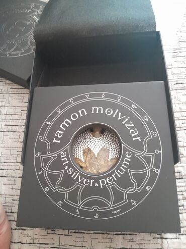 gumushun qiymeti: Ramon Molvizar Art Silver Parfume 350yə alinib 250yə satilir Yenidir