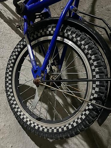 irsad telecom velosiped: Mavi rəngli BMX tipli velosiped. Kompakt ölçülü çərçivəyə malikdir və — 6