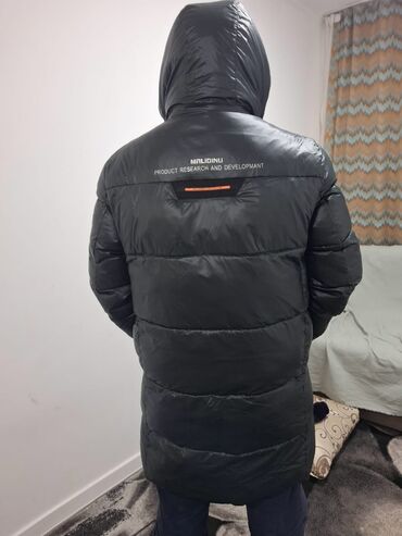 Другая мужская одежда: Стильная куртка зимняя, размер не подошёл. покупал за 12000, отдам за — 5