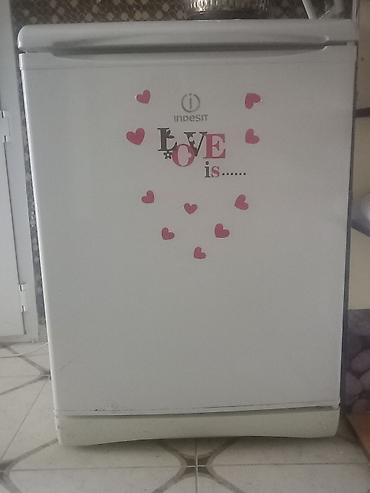 mini proyektorlar: Indesit mini soyuducu - Kompakt ölçü: tezgahaltı/mini format, kiçik — 2