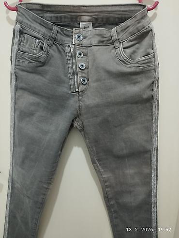 Farmerke: Sive farmerke – slim/skinny kroj - Dužina 98 cm širina struka 39 cm - — 2