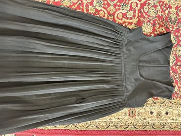 кийим сатканга: Комплект, түсү - Боз, Колдонулган