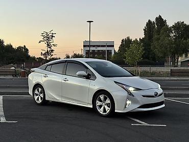 byd e1: Toyota Prius: 2017 г., 1.8 л, Автомат, Гибрид, Лифтбек — 2