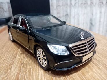 Autići: Nov metalni Mercedes E-klasa uradjen u razmeri 1:24. Mogu da mu se — 10