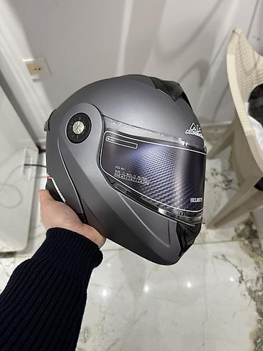 Mototexnika üçün tam üzlü (full-face) dəbilqə - Korpusu: aerodinamik at lalafo.az Mototexnika üçün tam üzlü (full-face) dəbilqə - Korpusu: aerodinamik