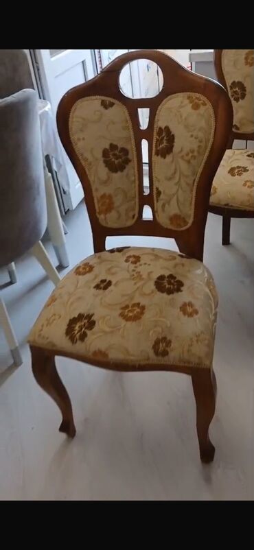 Masalar: 6 oturacaq 210₼ təcili satılır
Mehdiabad

Zeyno♥️