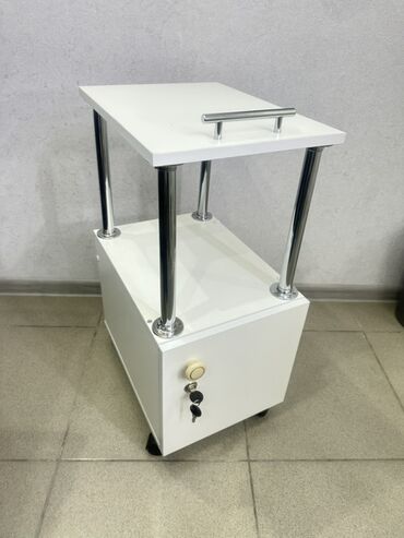 кухонный шкаф: Салонная мебель. Передвижная тумба/стойка с полками и закрываемым