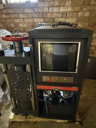 Другое строительное оборудование: Продается испытательный пресс для бетона Автоматизированный Макс — 10