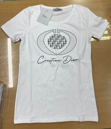 Majice kratkih rukava: Zenske majice
S.m.l
1800 — 2