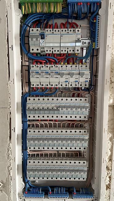 Электрики: Электрик | Установка распределительных коробок, Установка щитков, Электромонтажные работы Больше 6 лет опыта — 16