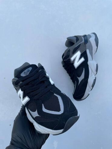 Women's Sneakers and athletic shoes: New balance 9060 patike

Novo
Brojevi 36 do 46

fb Moja Kupovina 1 — 9