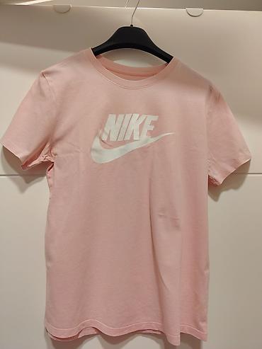 Majice kratkih rukava: Nike majica kratkih rukava – roze - Model: klasična T‑shirt silueta - — 4