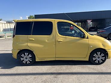 Toyota: Toyota Funcargo: 2001 г., 1.5 л, Автомат, Бензин, Минивэн — 3