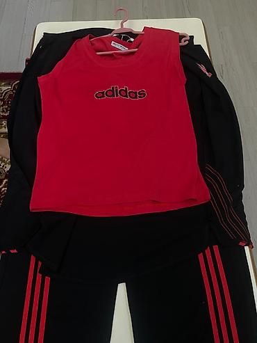 xonca desti: Adidas idman dəsti – 3 hissəli - Rəng: qara-qırmızı - Komplekt: qolsuz — 2