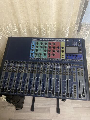 Информатика: Soundcraft si expression 2 3 faderi avtomatik qalxıb düşmür ama