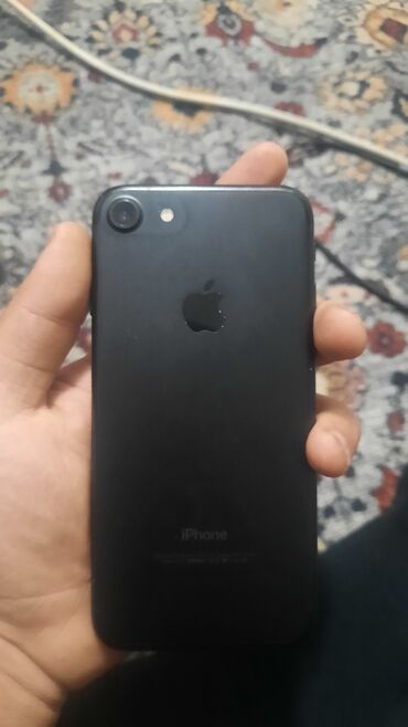 Apple iPhone: IPhone 7, Б/у, 32 ГБ, Black Titanium, Кабель, 68 %