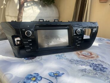 şit üstü monitor: Toyota avtomobili üçün multimedia başlıq bloku (OEM panel ilə