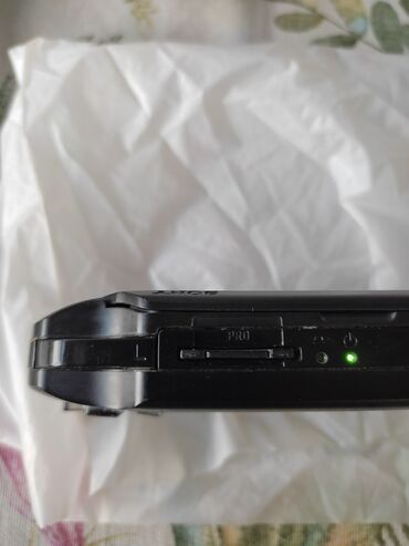 PSP (Sony PlayStation Portable): ČIPOVAN SONY PSP® je prenosna konzola za igranje koja nudi širok — 13