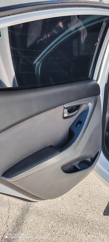 behkaran iran peci: Hyundai Elantra sedan – ağ rəng, benzinli. Texniki və xarici — 7