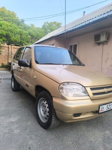 зимние шины на ниву 21214: Chevrolet Niva: 2005 г., 1.7 л, Механика, Бензин, Жол тандабас
