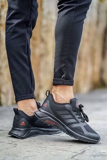 обувь мужская б у: Кроссовки Adidas Размер:40-44 Качество:отличное Производство:Турция