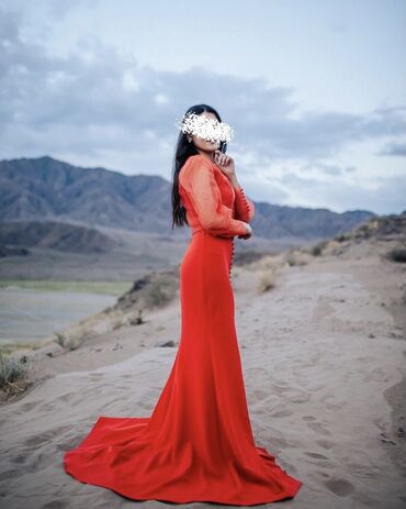 вечернее красное платье: M, цвет - Красный