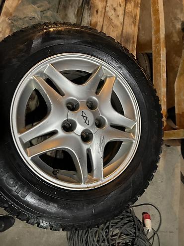 e34 4 4: Колеса в сборе 215 / 65 / R 16, Зимняя шипованная, Б/у, 1 шт, Легковые, Литые, отверстий - 5 — 2
